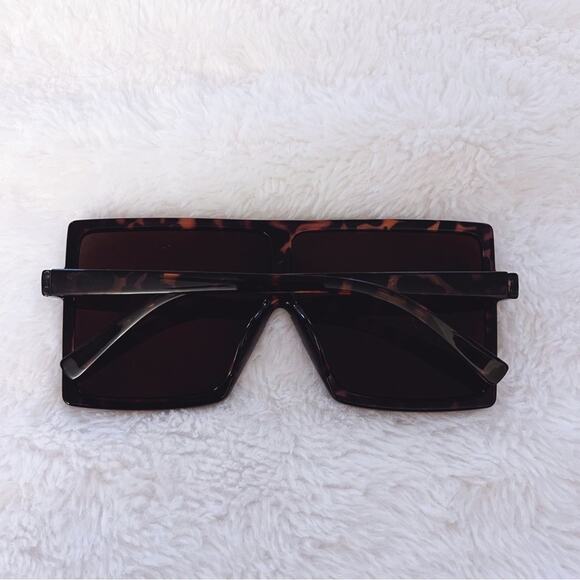 Ivonne Tortoise Brown Oversized Square Sunglasses - Picture 9 of 9